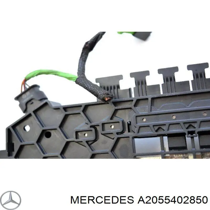 Коробка запобіжників Mercedes A2055402850 ціна, від 14.65 USD