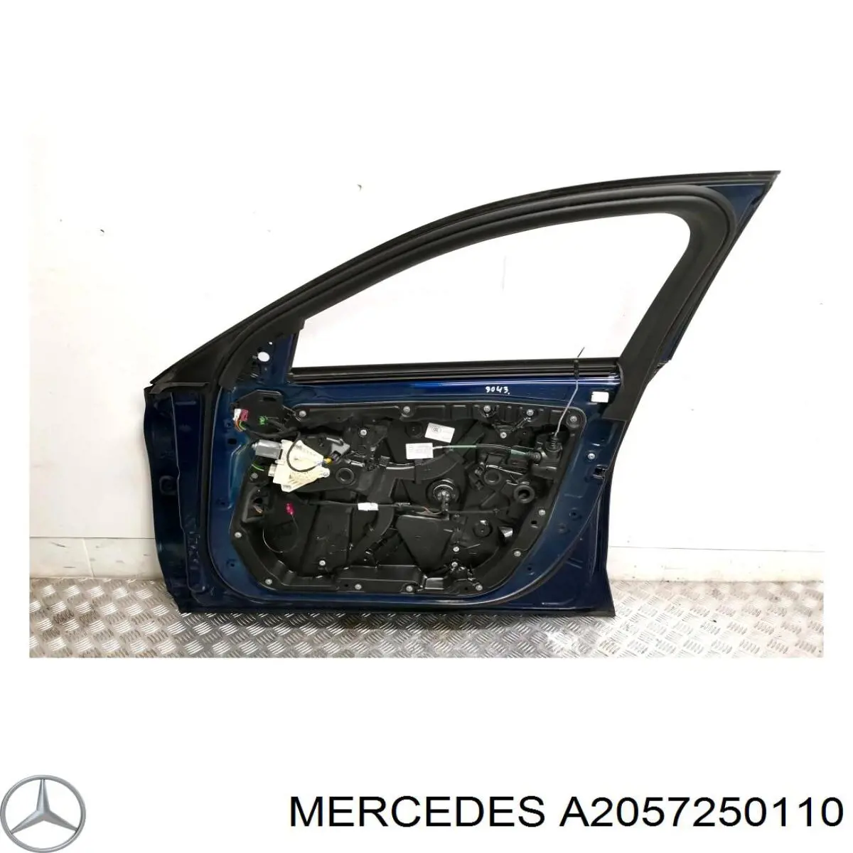 A2057250110 Mercedes Скло передніх дверей, правих