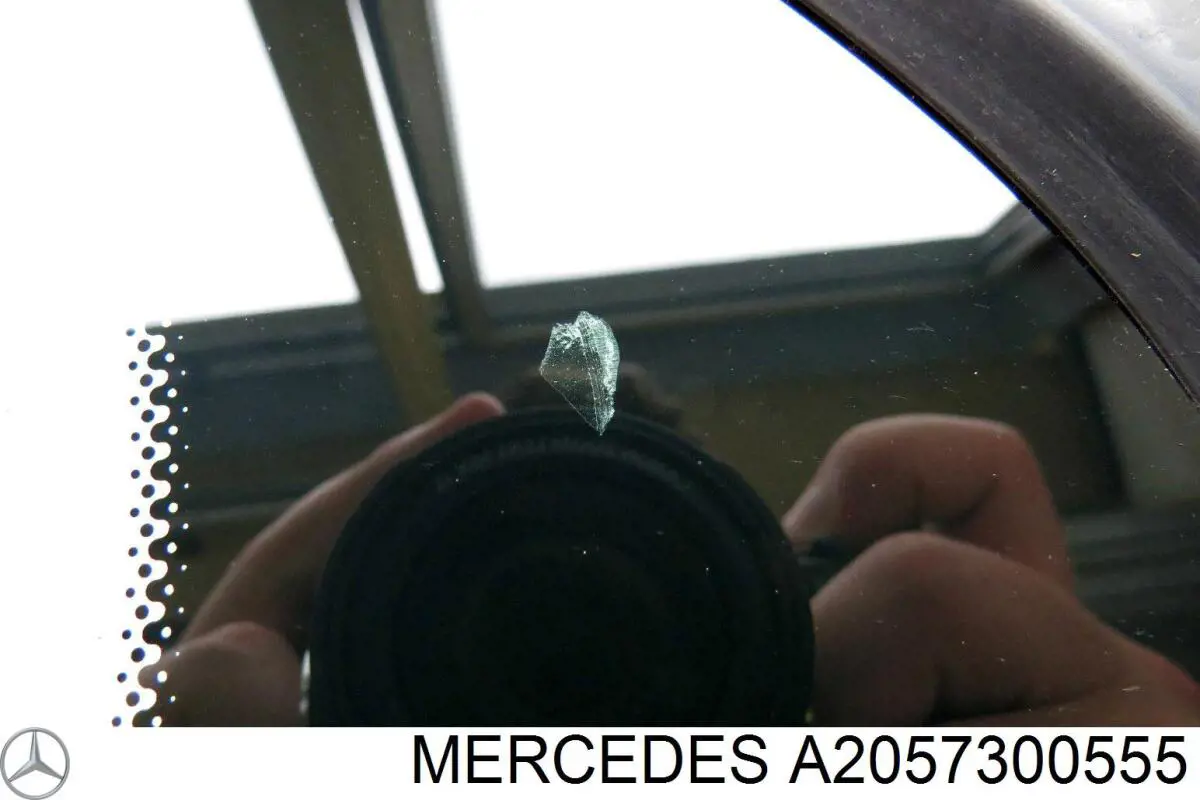 Скло-кватирка двері, задній, лівою A2057300555 Mercedes