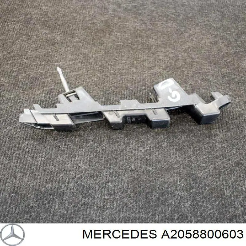 Кронштейн бампера заднього, правий A2058800603 Mercedes