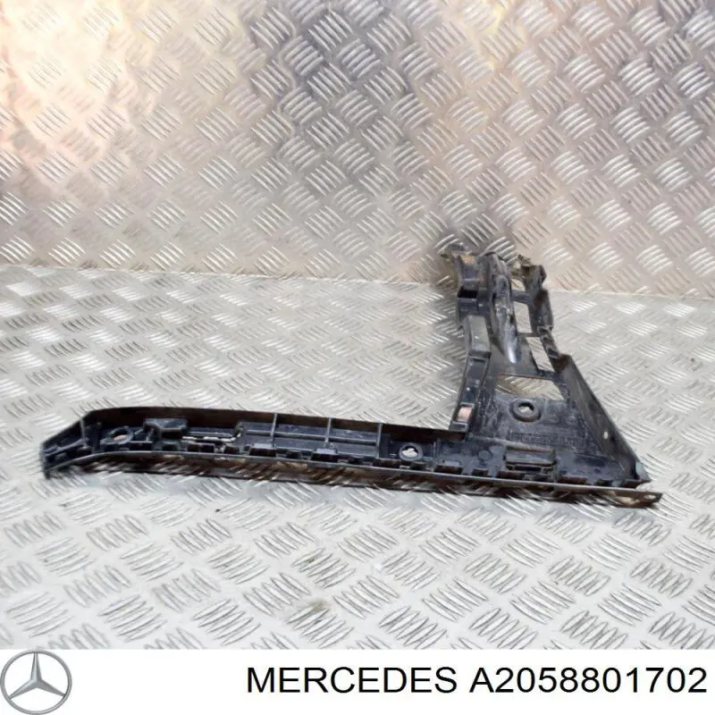 Купити A2058801702 Mercedes Направляюча заднього бампера, ліва