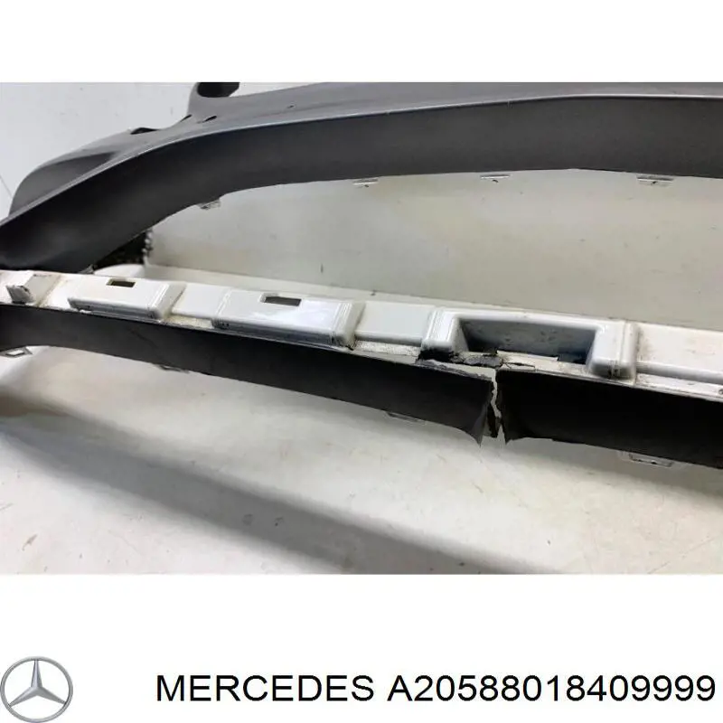 Передній бампер A20588018409999 Mercedes
