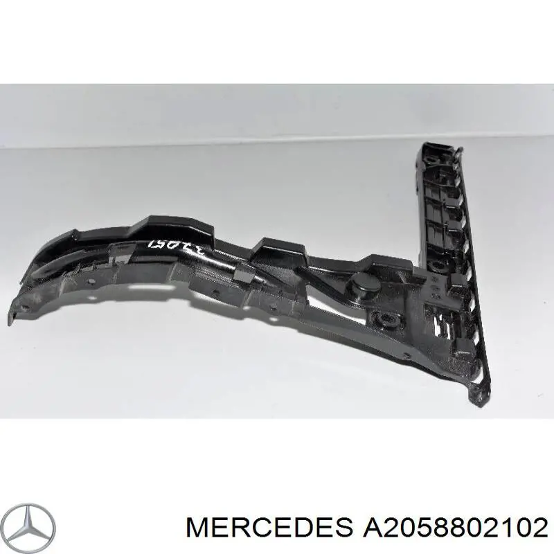 Купити A2058802102 Mercedes Направляюча заднього бампера, права