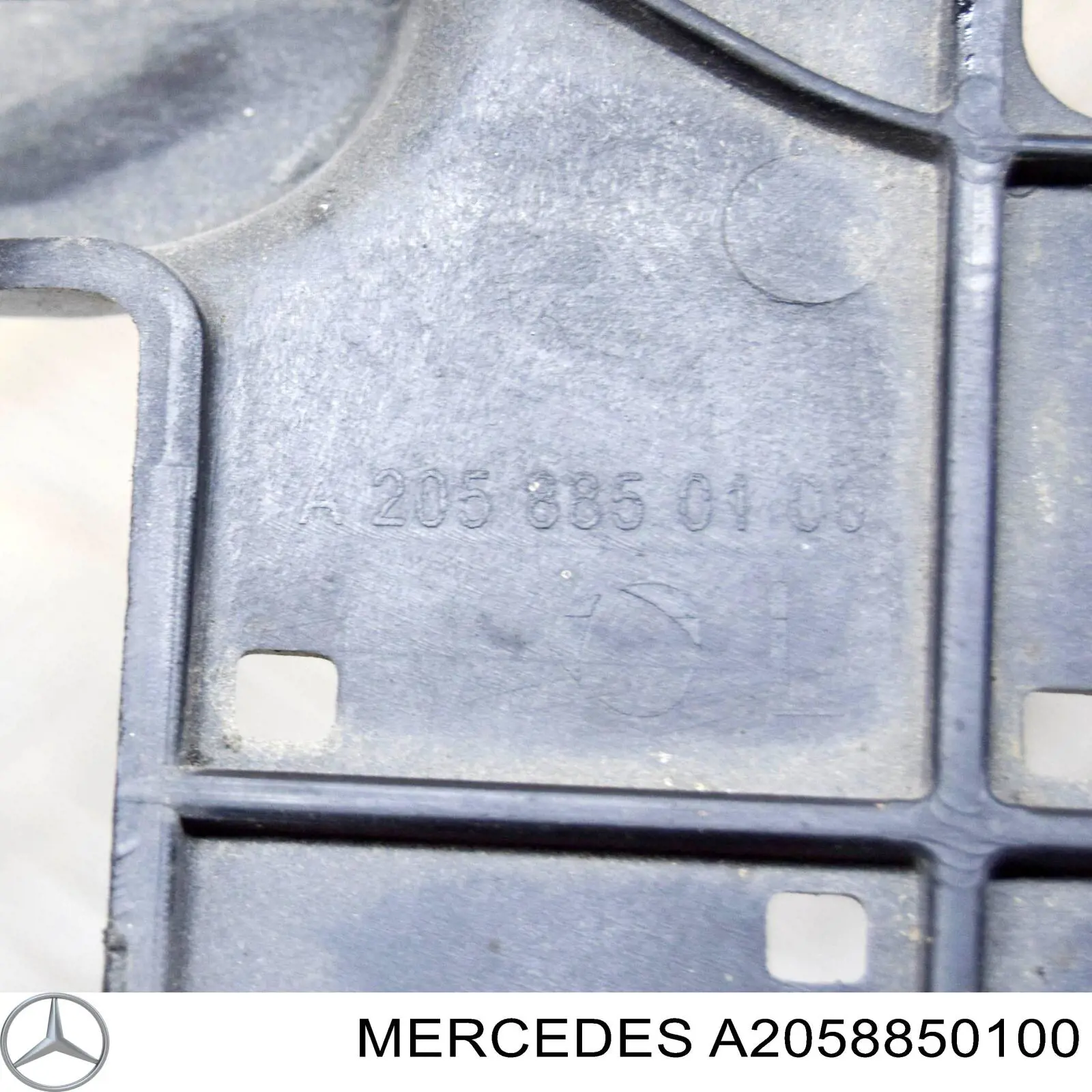 A2058850100 Mercedes Кронштейн насадки глушника