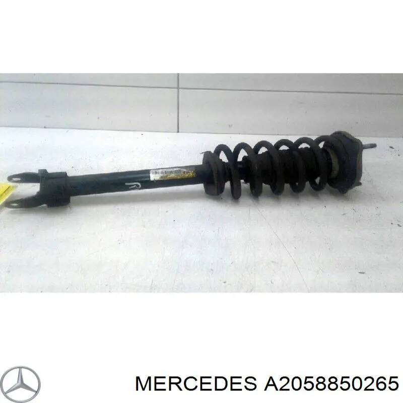 Кронштейн бампера заднього, центральний Mercedes A2058850265
