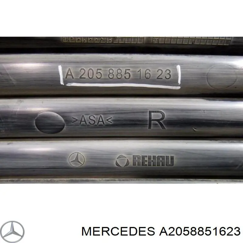 Заглушка, решітка протитуманних фар бампера переднього, права Mercedes A2058851623 ціна, від 23.53 USD