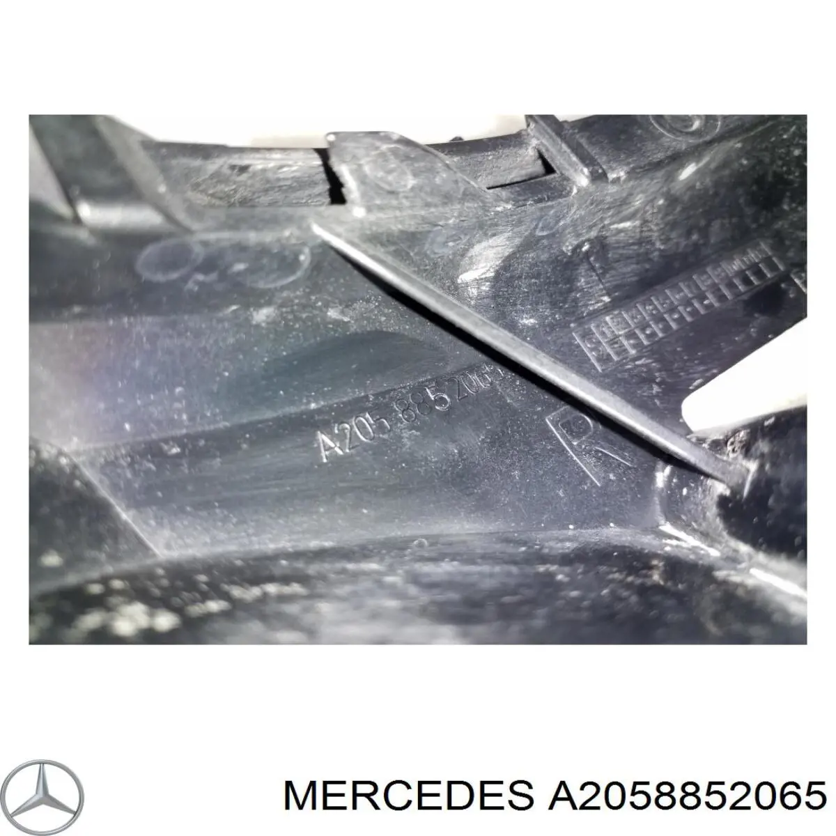 Купити A2058852065 Mercedes Кронштейн бампера заднього, правий
