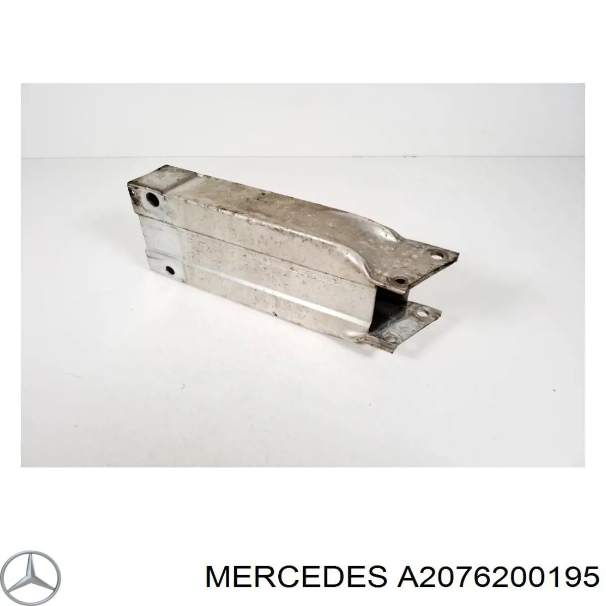 Кронштейн підсилювача переднього бампера Mercedes A2076200700 ціна, від 24.90 USD