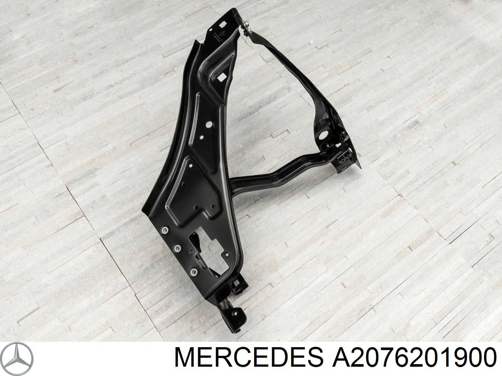 Рамка радіатора ліва Mercedes A2076201900 ціна, від 142.27 USD