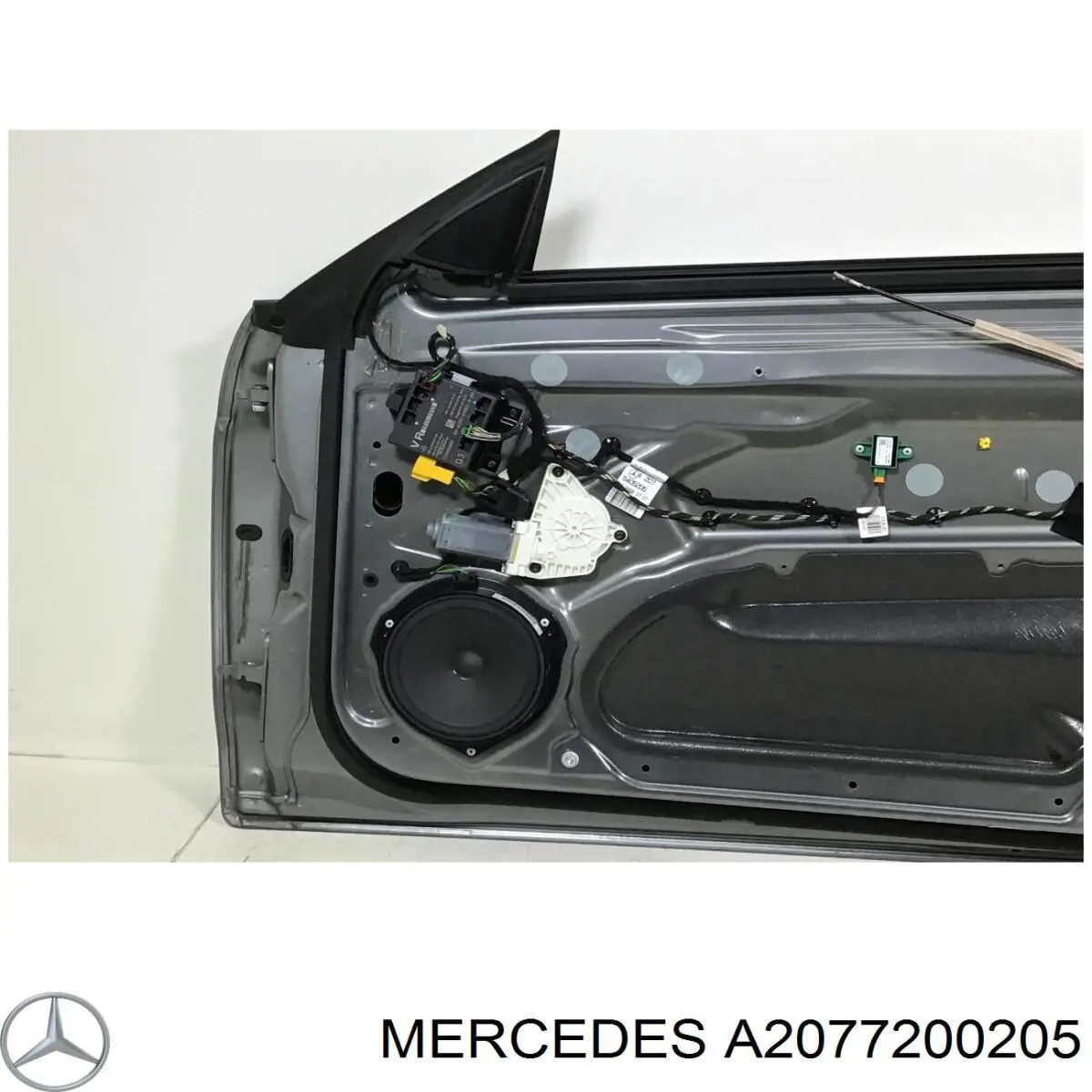 Двері передні, праві Mercedes A2077200205 ціна, від 235.90 USD