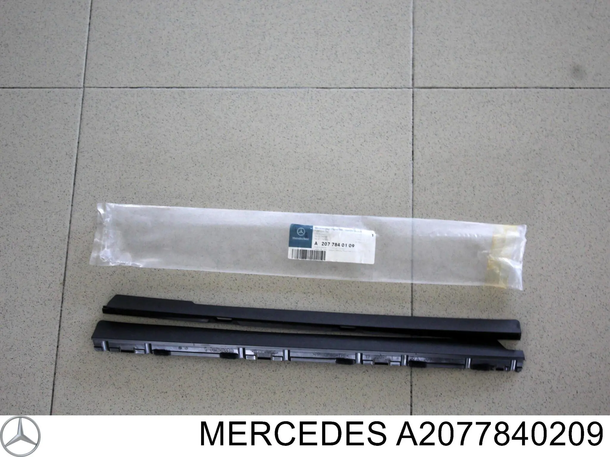 Купити A2077840209 Mercedes 