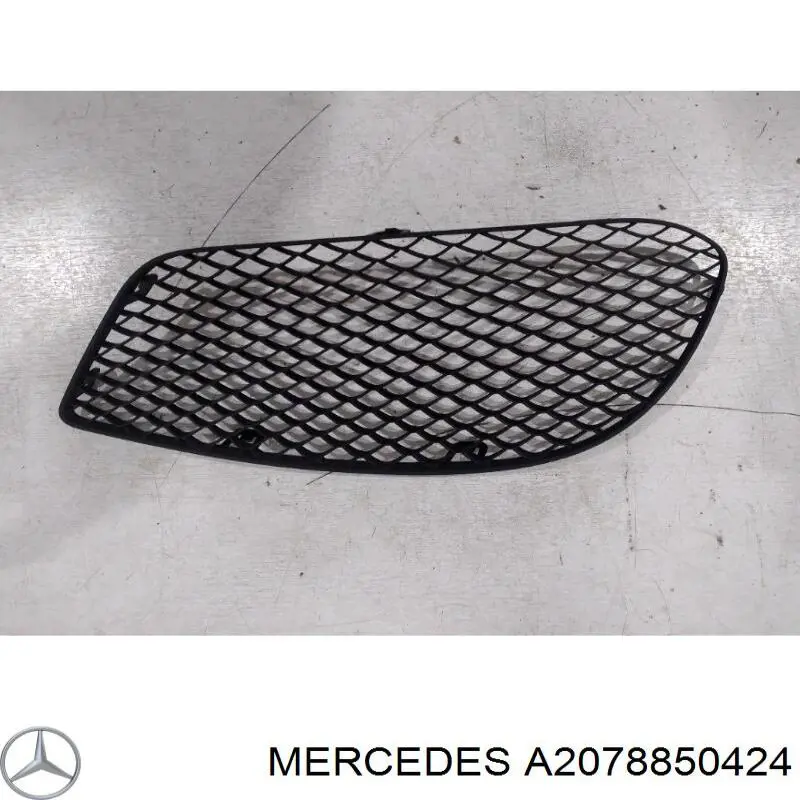 Решітка переднього бампера, права Mercedes A2078850424 ціна, від 13.18 USD