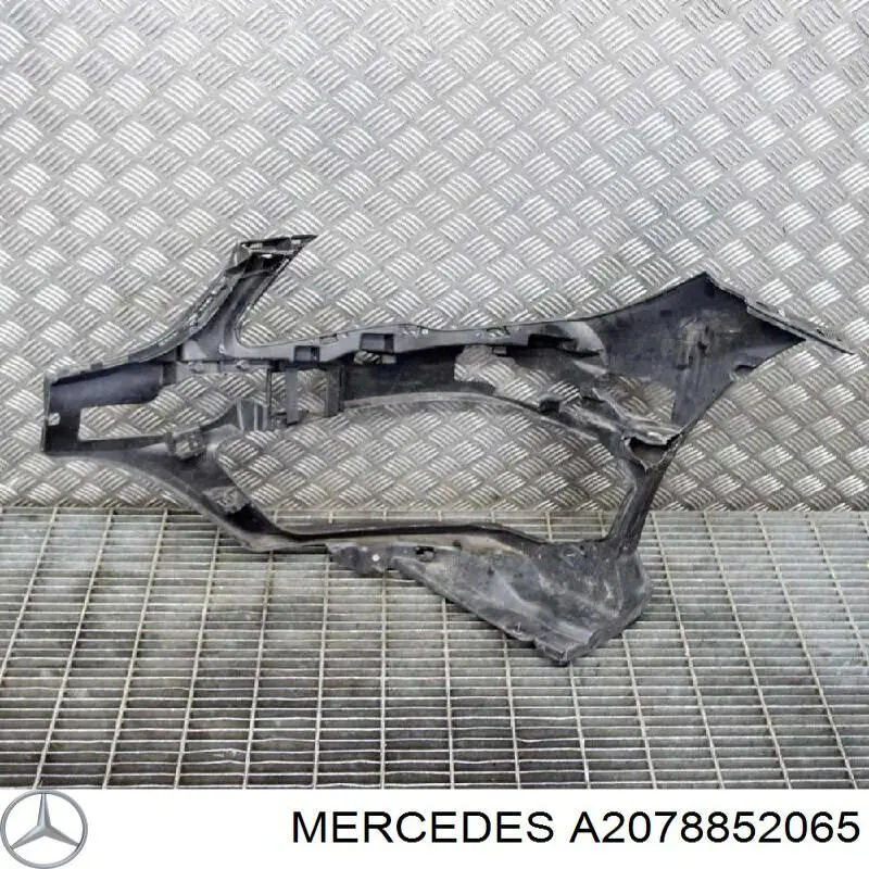 A2078852065 Mercedes Кронштейн бампера переднього, правий