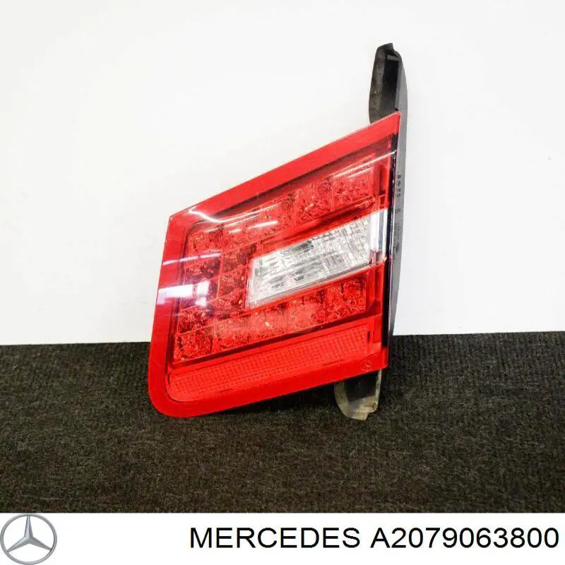 Стоп задній Mercedes A2079063800 ціна, від 219.17 USD
