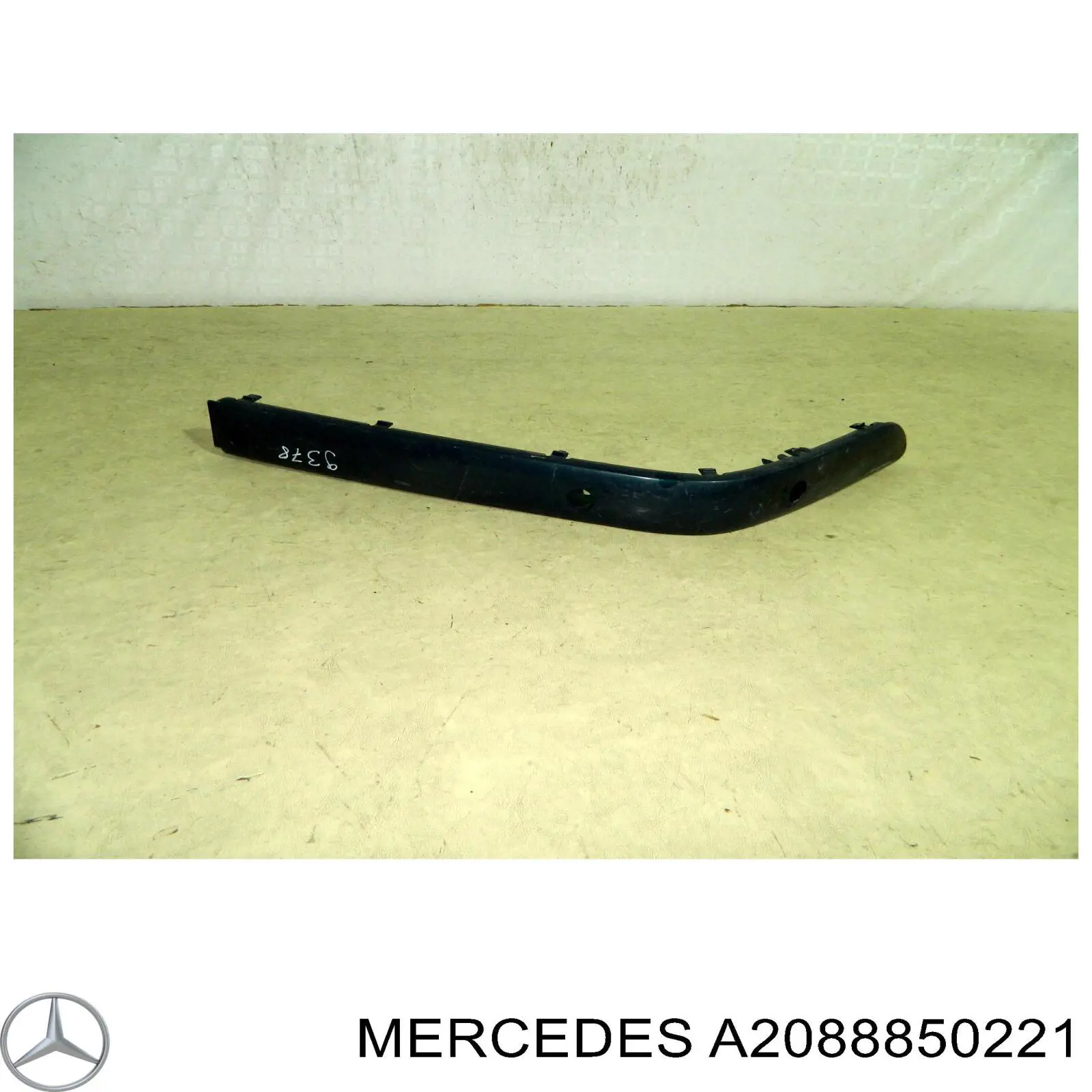 A2088850221 Mercedes Молдинг бампера переднього, праве