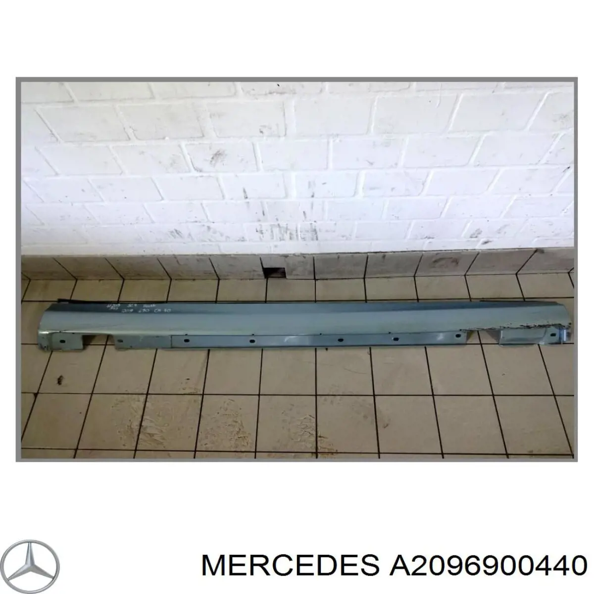 Купити A2096900440 Mercedes 