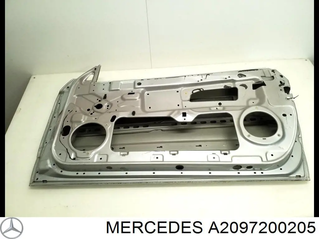 Двері передні, праві Mercedes A2097200205 ціна, від 79.72 USD