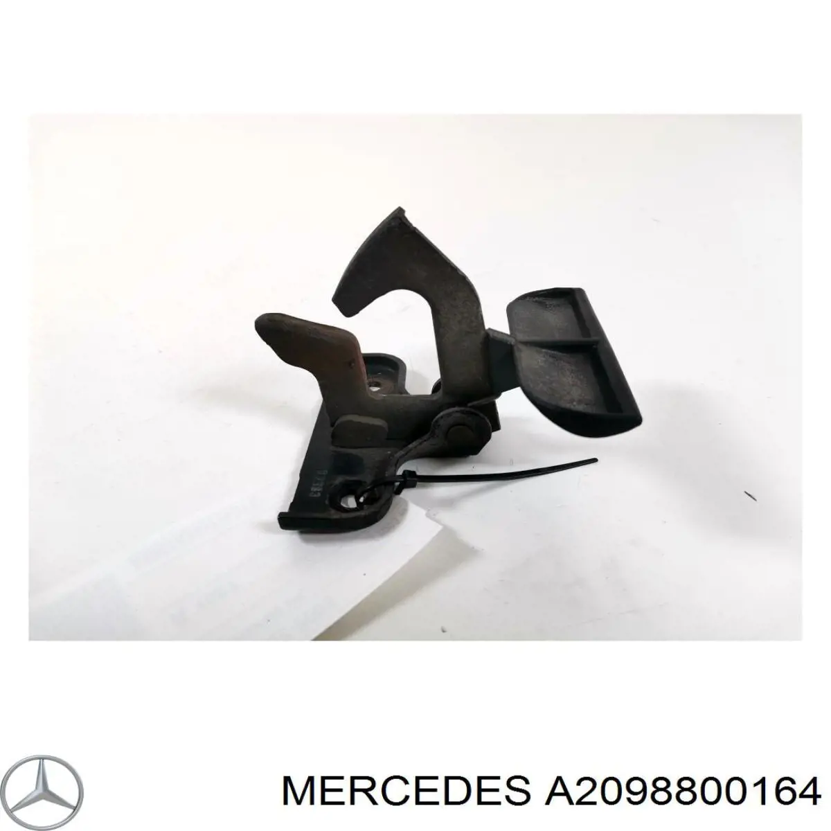 Стояк-гак замка капота Mercedes A2098800064 ціна, від 8.89 USD
