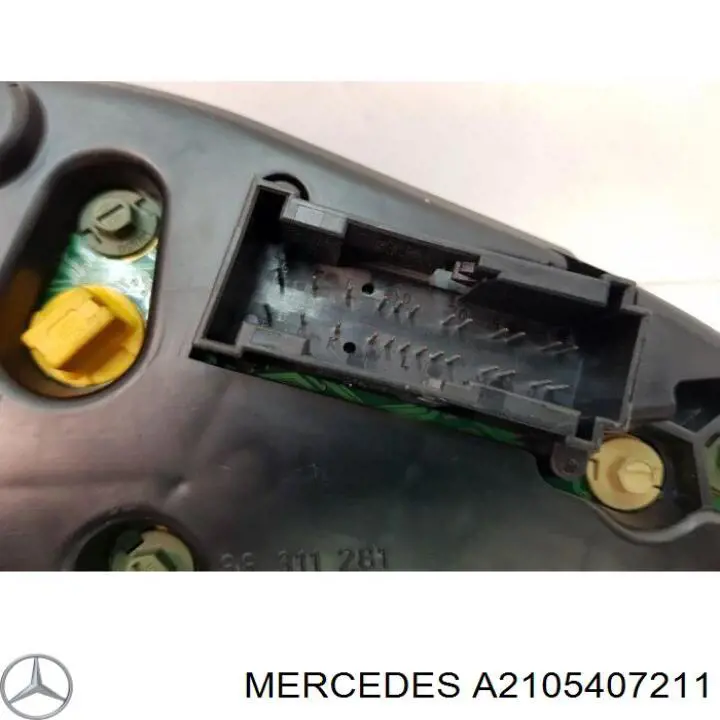 A2105407211 Mercedes Щиток приладів додатковий