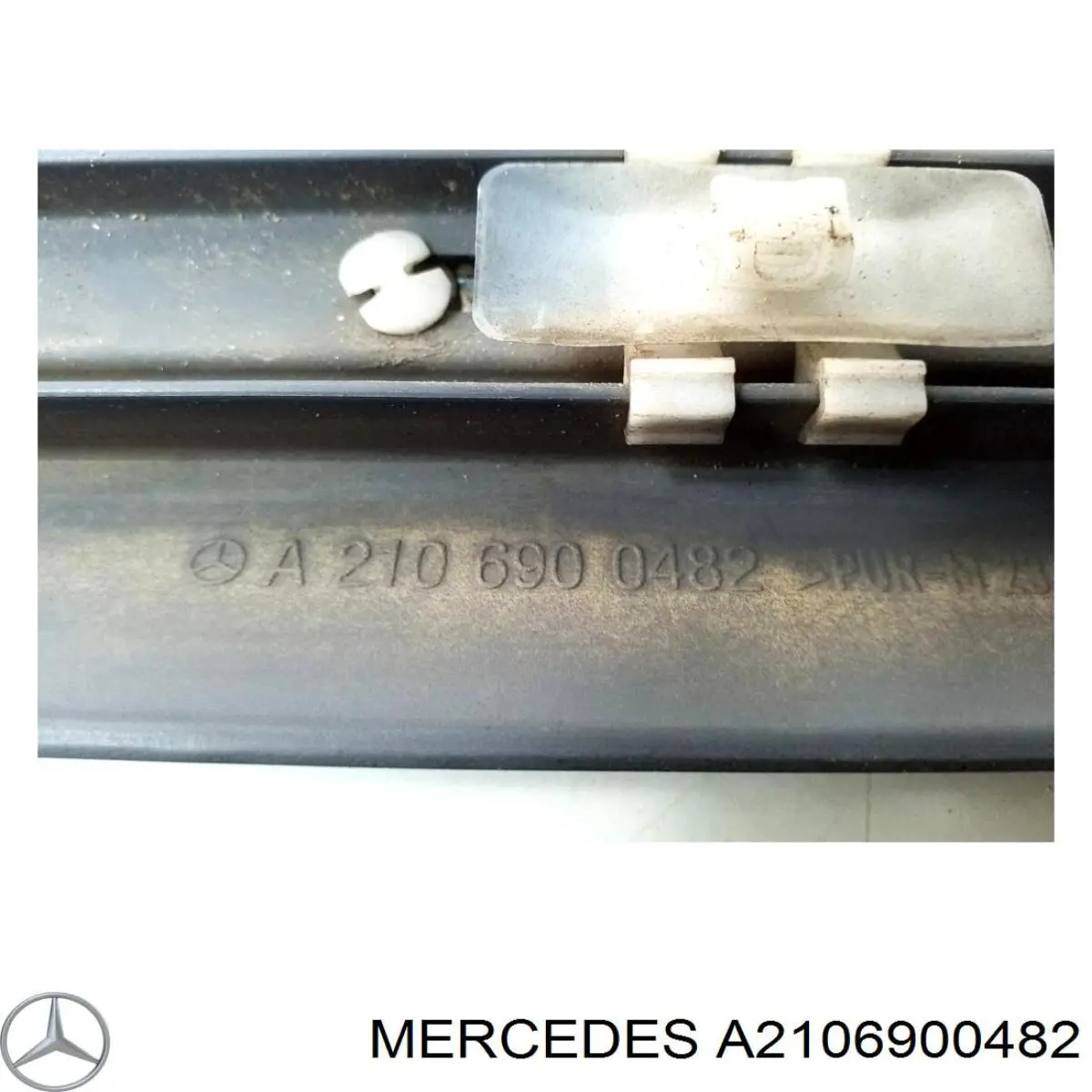A21069004829999 Mercedes накладка передньої правої двері