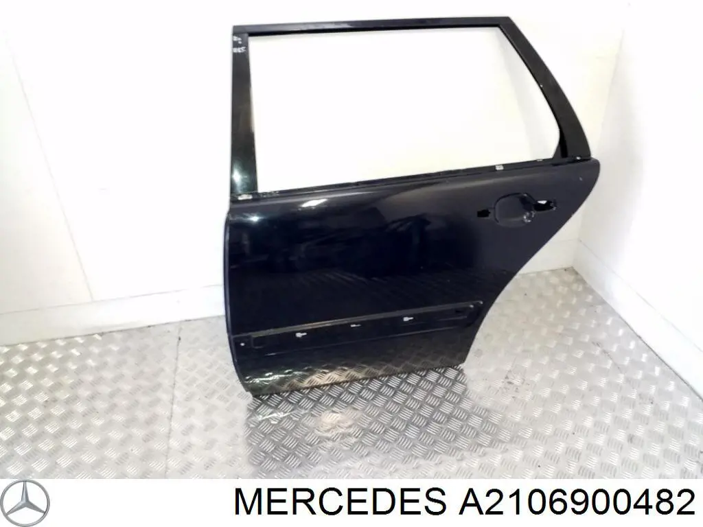 Купити A2106900482 Mercedes Накладка передньої правої двері