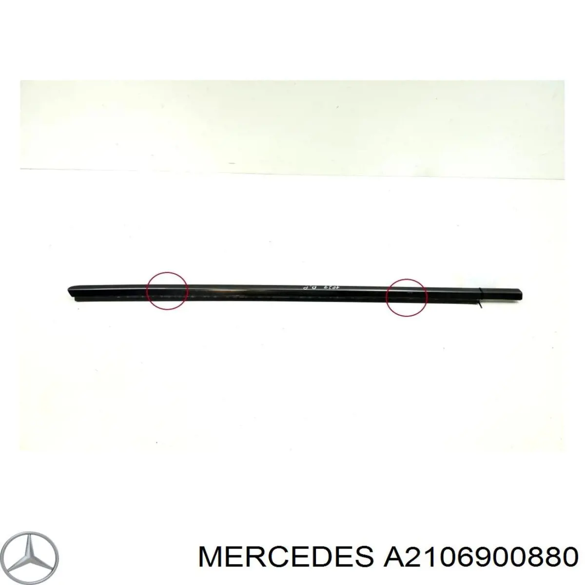 Купити A2106900880 Mercedes Молдинг опускного скла нижній, двері передньої, правої