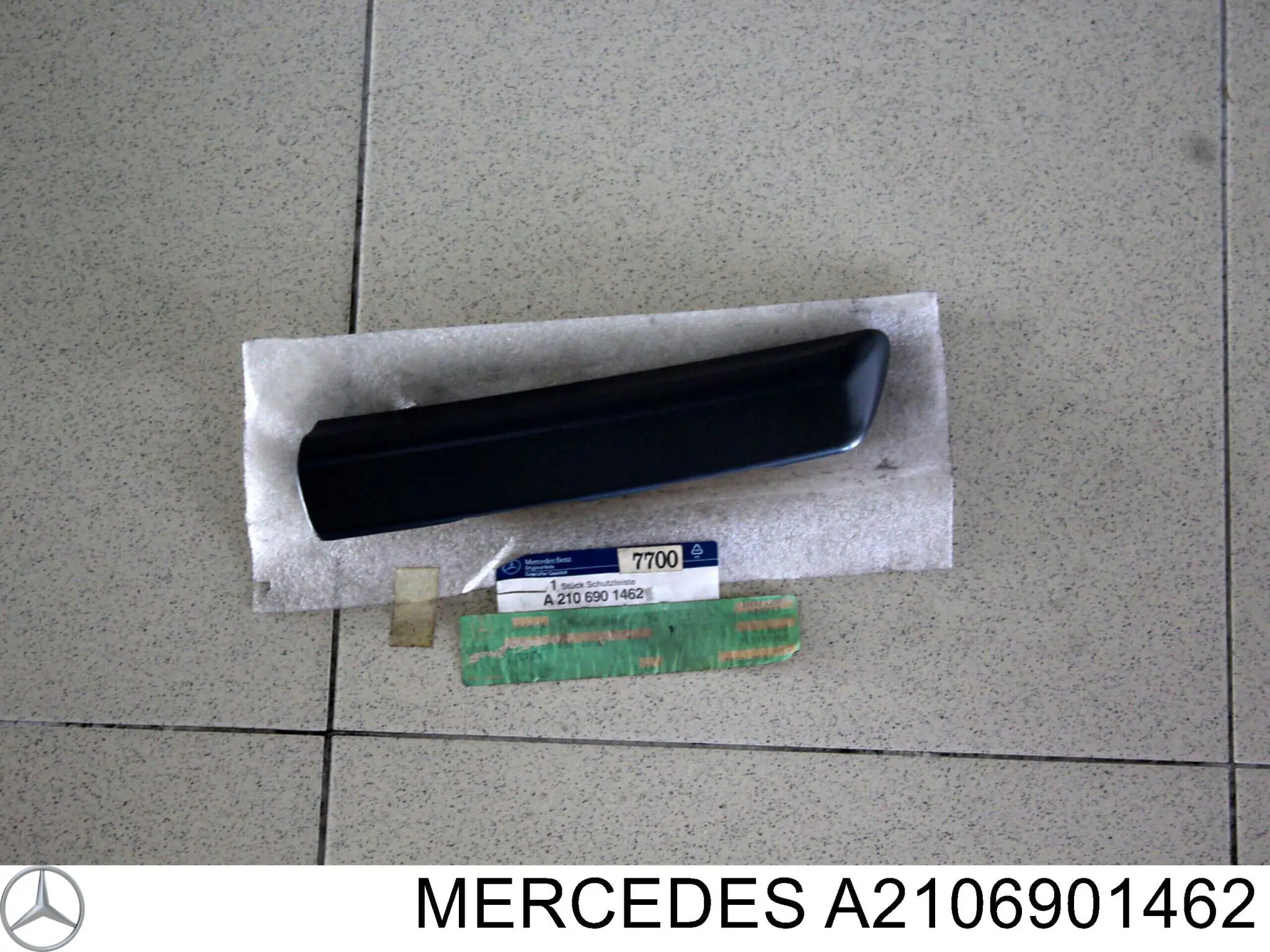 Молдинг переднього правого крила Mercedes A2106901462 ціна, від 2.81 USD