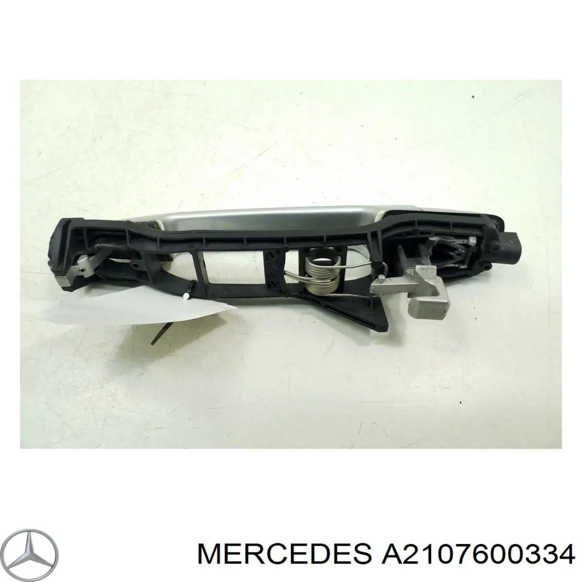 Тримач зовнішньої ручки дверей, передньої правої Mercedes A2107600334 ціна, від 3.80 USD