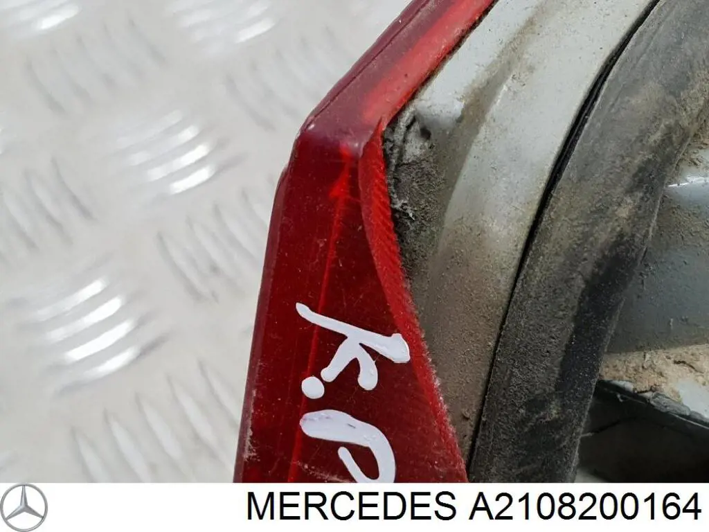 A21082001 Mercedes Задній лівий зовнішній ліхтар