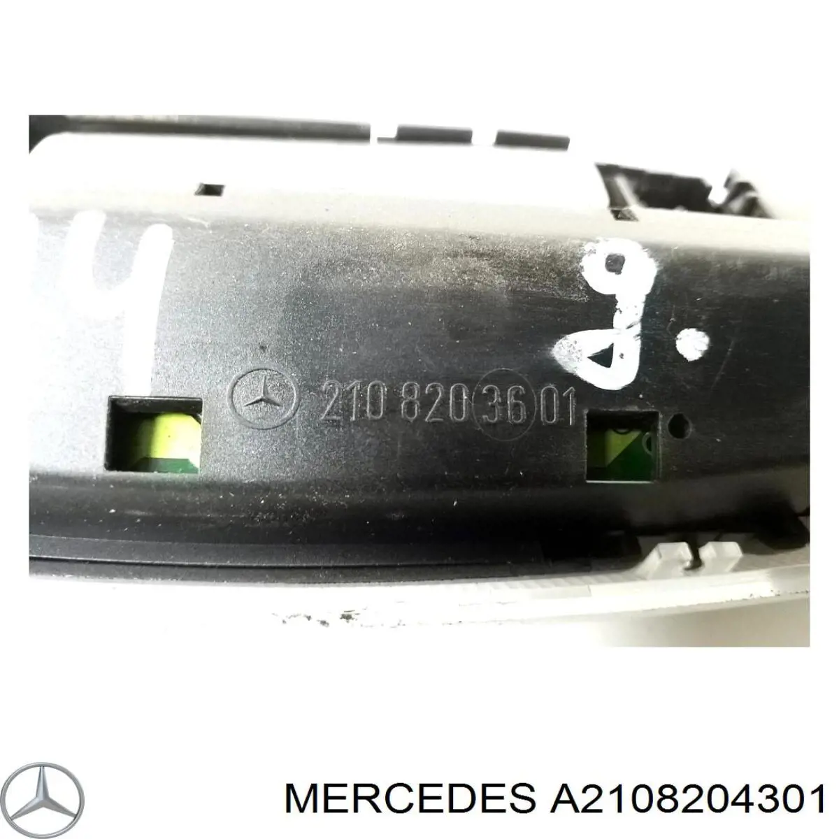 Плафон освітлення салона/кабіни, задній Mercedes A2108204301 ціна, від 12.67 USD