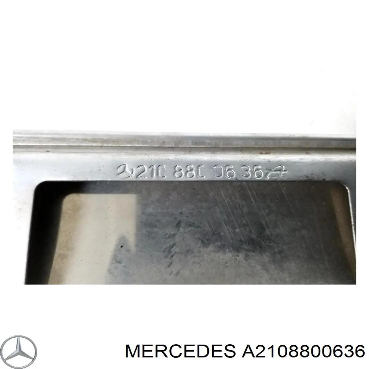 Молдинг переднього бампера, правий на Mercedes E-Class (S210)