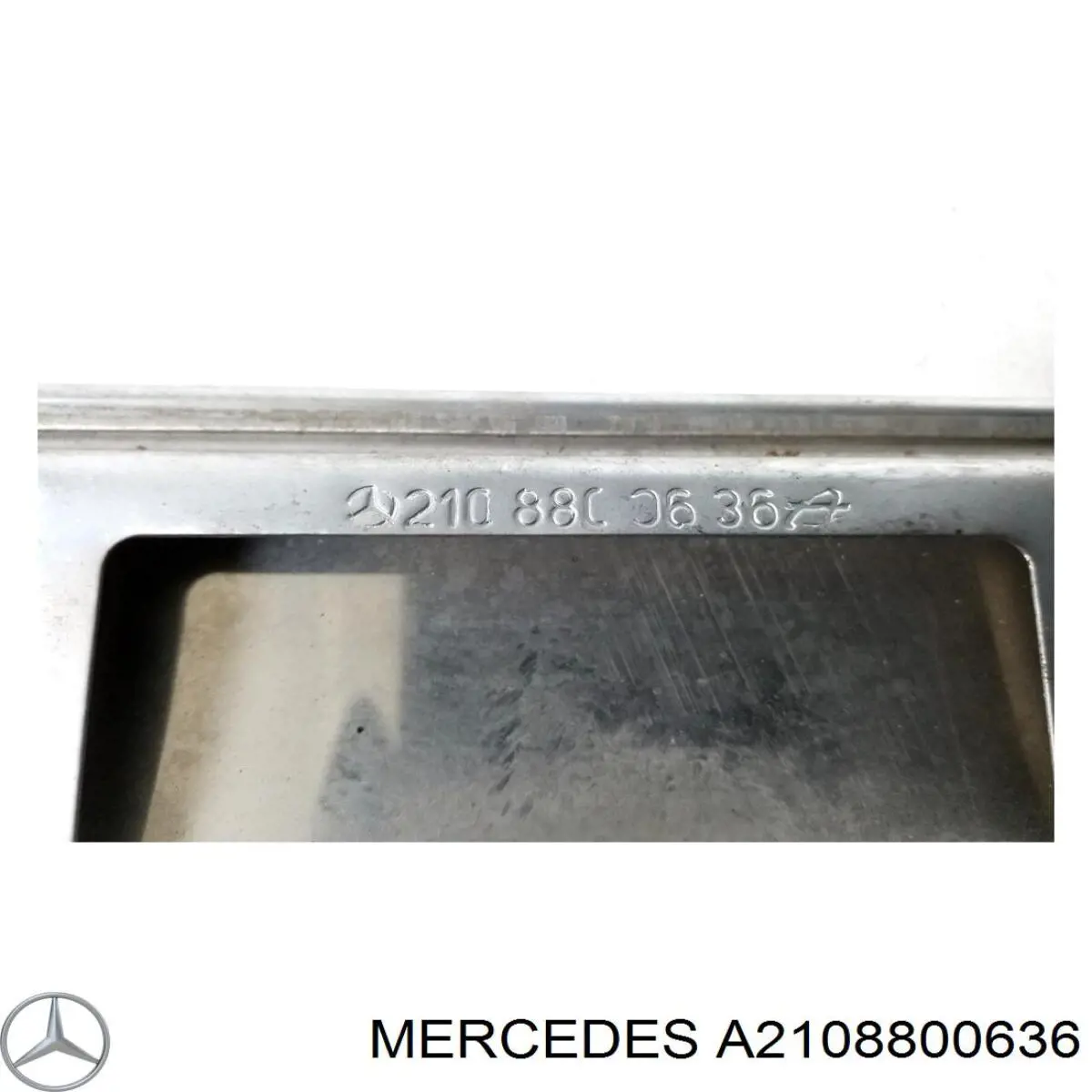 A2108800636 Mercedes Молдинг переднього бампера, правий