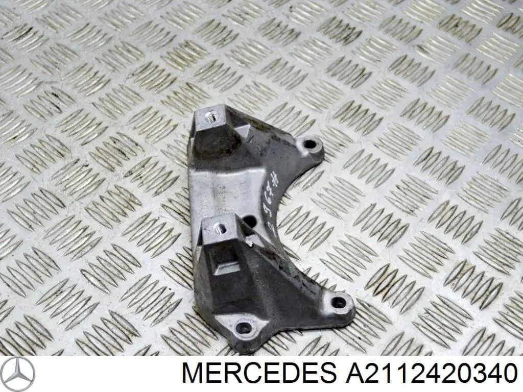 Кронштейн подушки КПП A2112420340 Mercedes