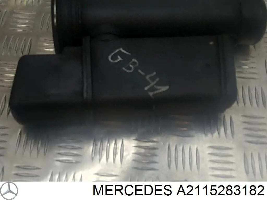 A2115283182 Mercedes Трубка, що нагнітається