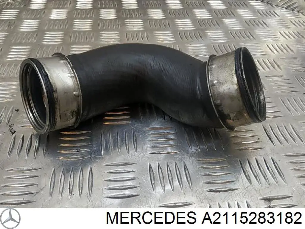 Купити A2115283182 Mercedes Шланг/патрубок интеркуллера