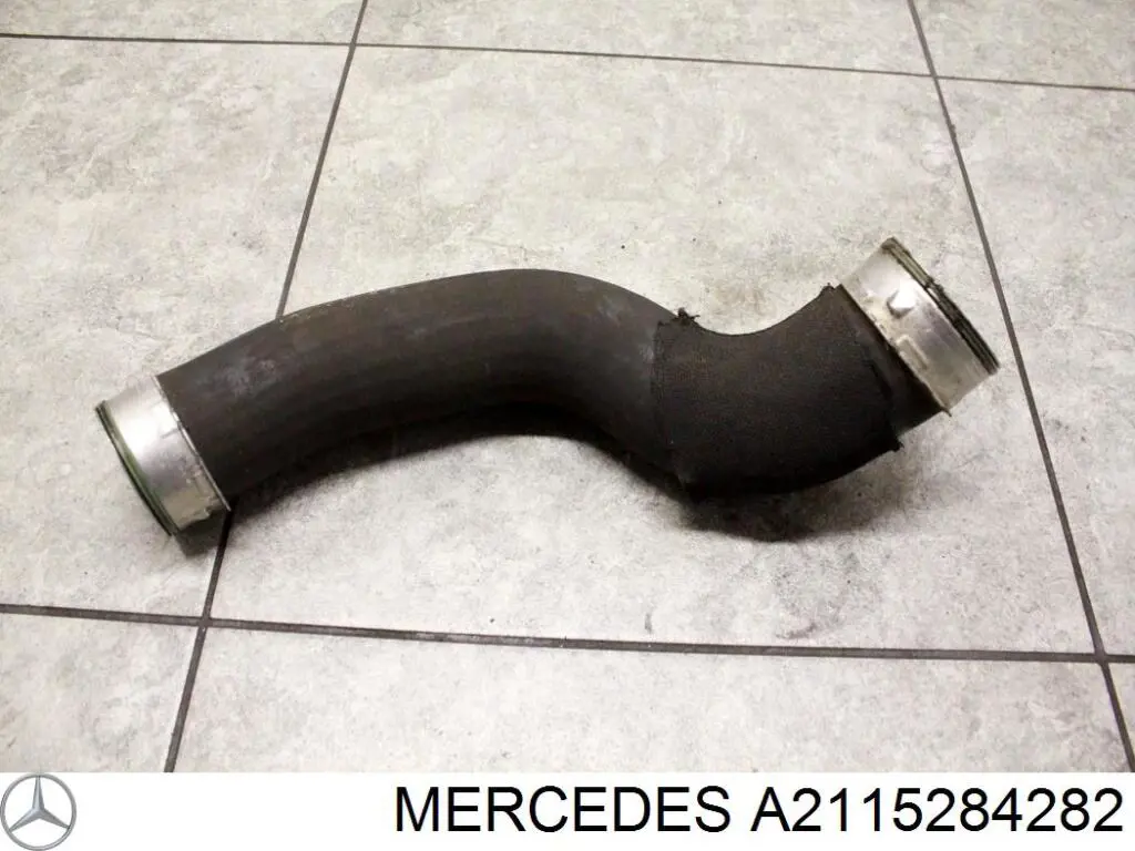 Шланг/патрубок интеркуллера A2115284282 Mercedes