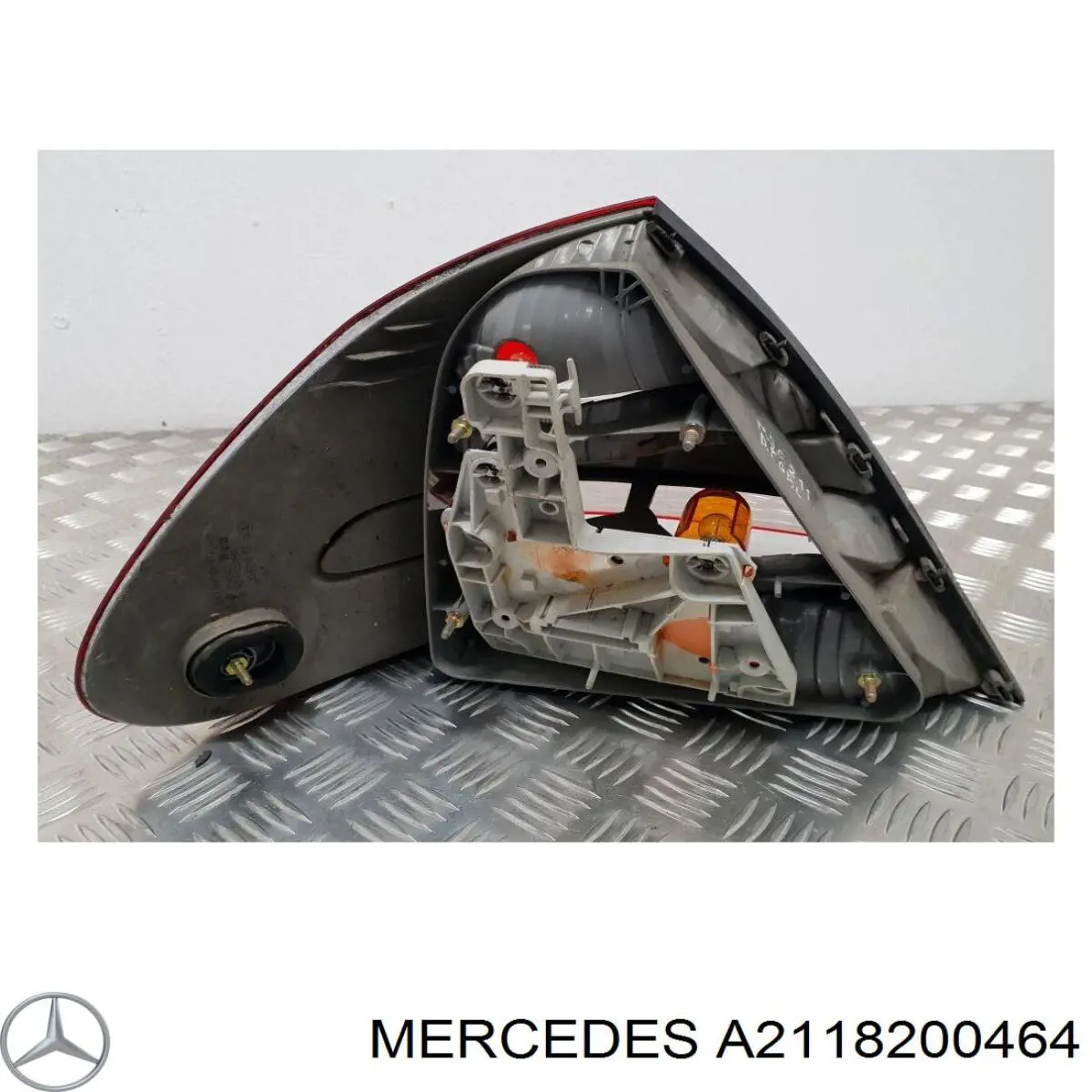 Купити A2118200464 Mercedes Задня права фара