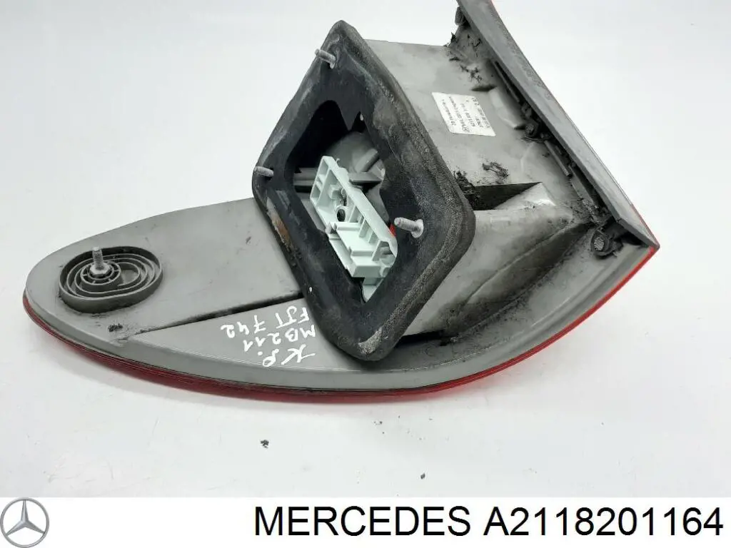 Задня ліва зовнішня фара Mercedes A2118201164 ціна, від 50.67 USD