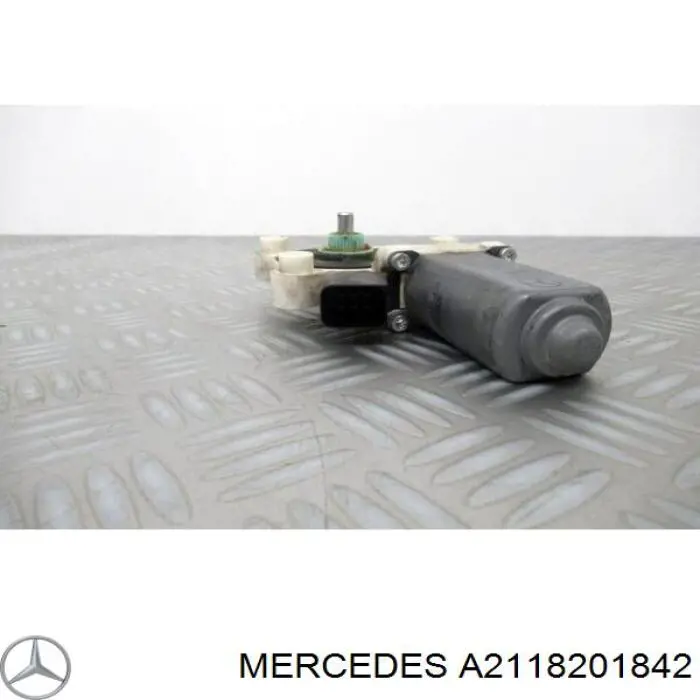 Двигун склопідіймача двері передньої, правої Mercedes A2118201842 ціна, від 6.33 USD