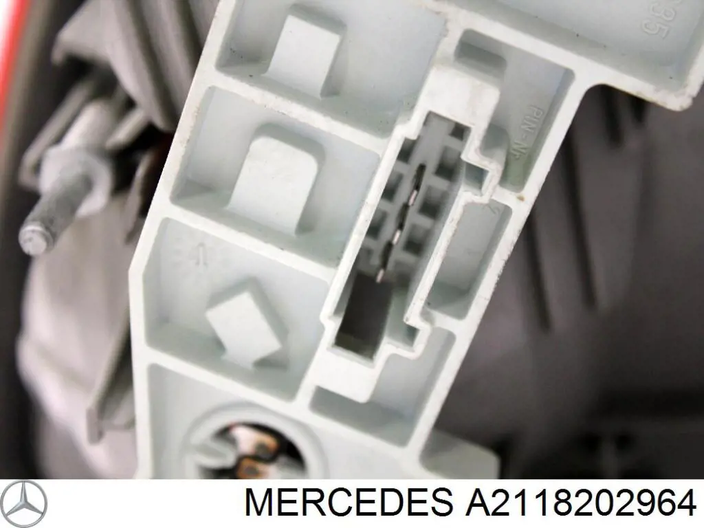 Ліхтар задній лівий, внутрішній на Mercedes E-Class (S211)
