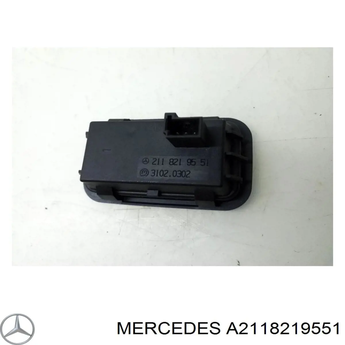 Кнопка приводу замка третіх/ п'ятих дверей Mercedes A212821065164