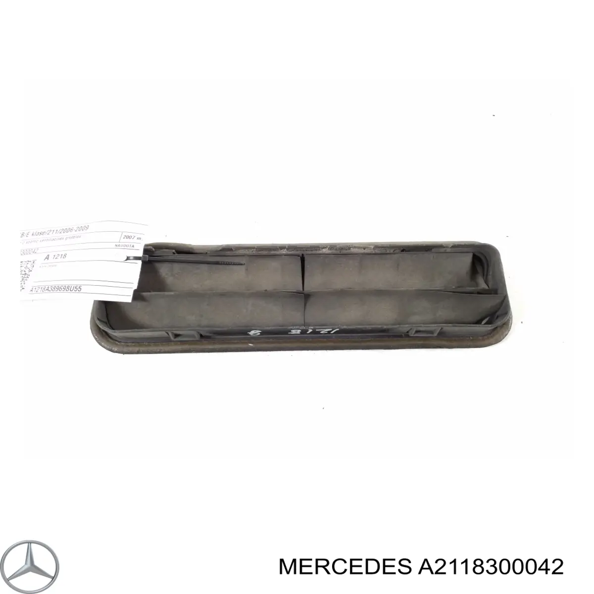 Лючок бензобака A2118300042 Mercedes