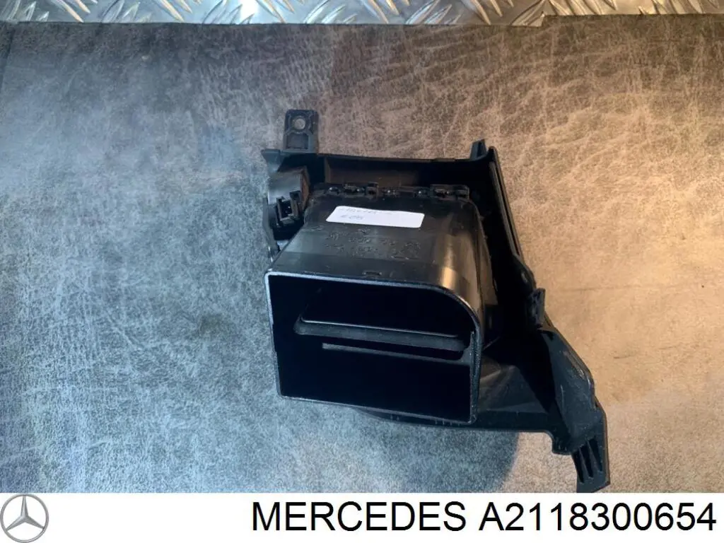 A2118300654 Mercedes Решітка повітропровода права