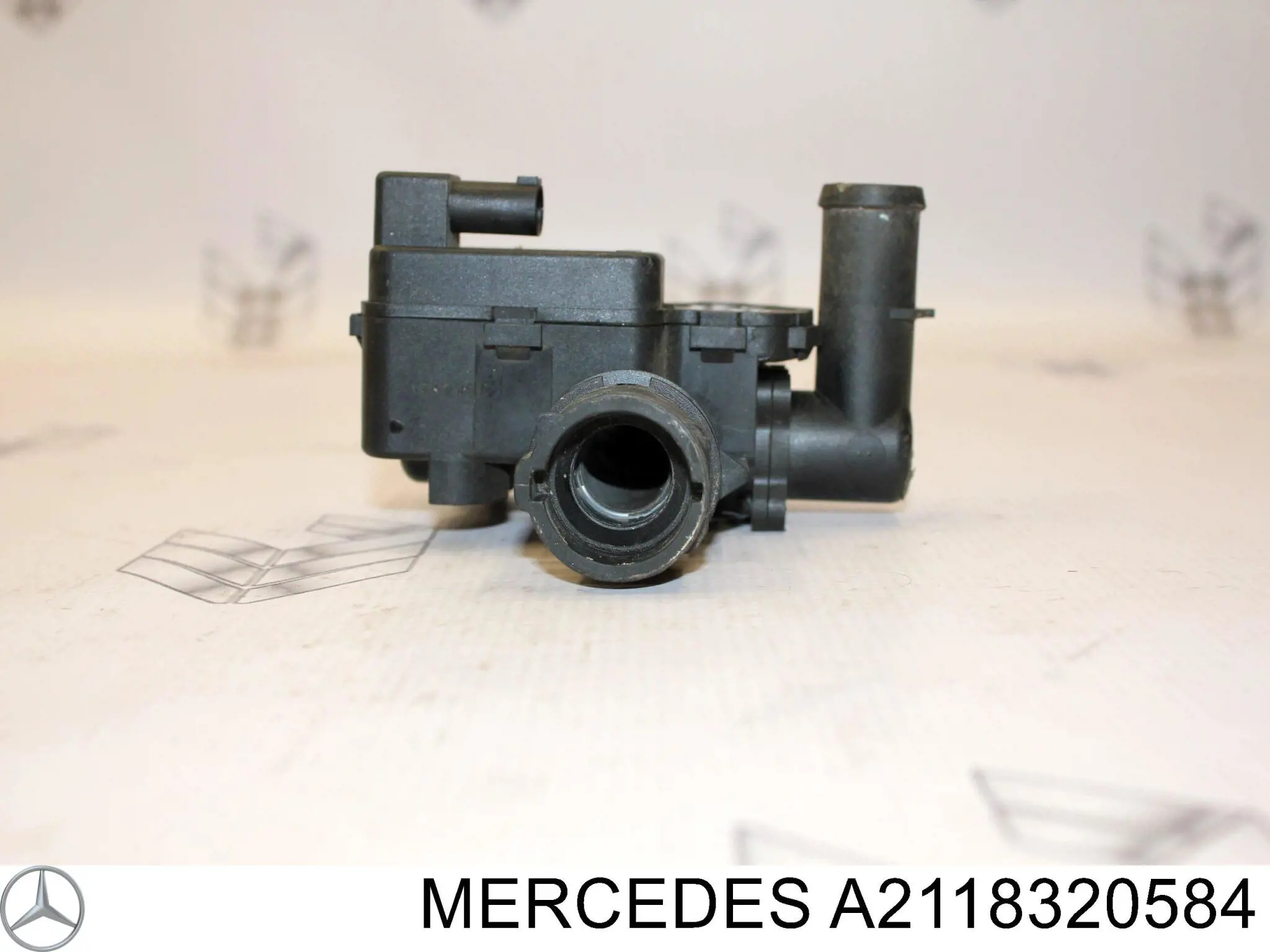 Кран обігрівача Mercedes A2118320584