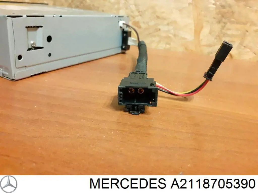 Магнітола (радіо AM/FM) Mercedes A2118705390 ціна, від 12.67 USD