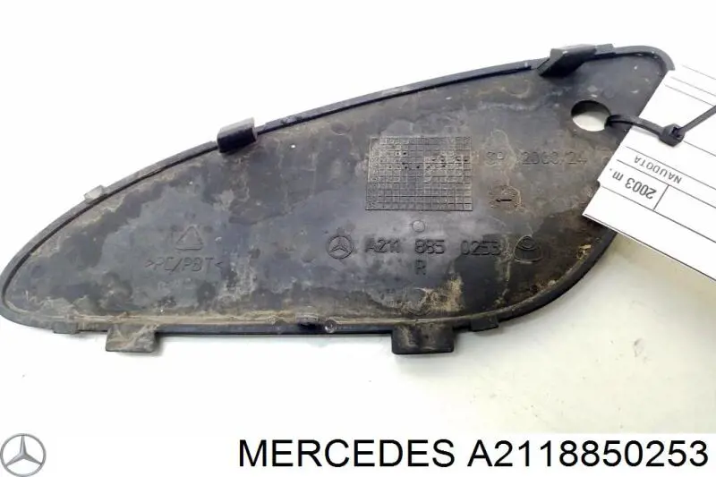 Решітка переднього бампера, права Mercedes A2118850253 ціна, від 7.10 USD