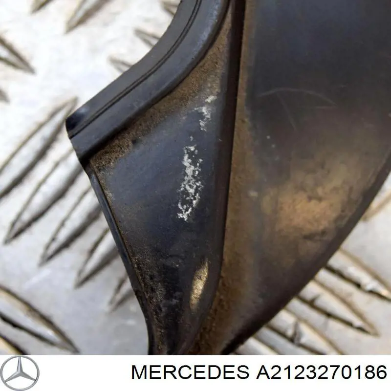 Заглушка днища кузова A2123270186 Mercedes