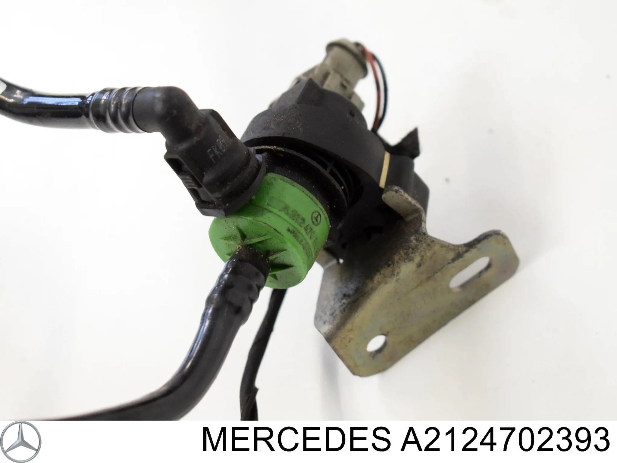 Клапан вентиляції бензобака Mercedes A2124702393 ціна, від 49.86 USD