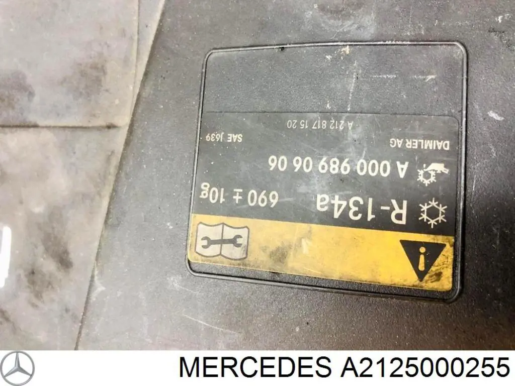 Купити A2125000255 Mercedes Накладка верхня передньої панелі/супорту радіатора