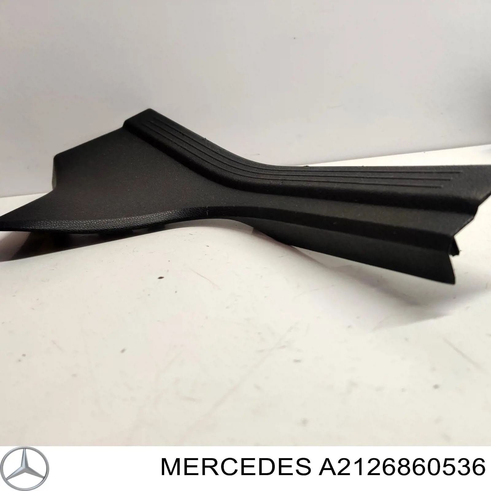 Купити A2126860536 Mercedes Накладка дверного порогу внутрішня, задня ліва